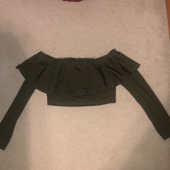 Medium off the shoulder crop top - Picture 2 of 3